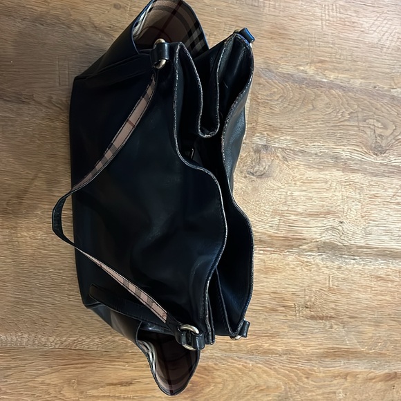 Burberry bucket bag. - Picture 3 of 16